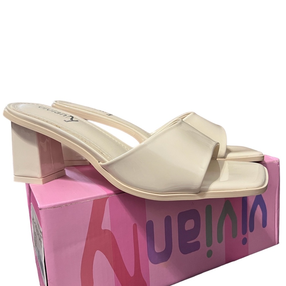 NWT Size 9 Vivianly Creamy White Sandals open toe block heels Mule Slip ons